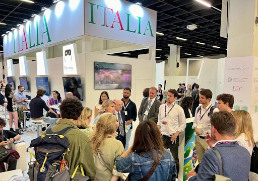 Seit 2015 organisiert die Italienische Agentur für Außenhandel
(Italian Trade Agency/ITA) einen Gemeinschaftsstand auf der Gamescom
in Köln. In diesem Jahr präsentieren sich dort 20 Unternehmen. Die
Palette reicht von etablierten Studios über aufstrebende Teams mit
wachsendem Renommee bis hin zum Newcomer auf internationalem
Parkett. // Weiterer Text über ots und www.presseportal.de/nr/119405
/ Die Verwendung dieses Bildes für redaktionelle Zwecke ist unter
Beachtung aller mitgeteilten Nutzungsbedingungen zulässig und dann
auch honorarfrei. Veröffentlichung ausschließlich mit
Bildrechte-Hinweis.
