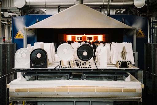 Blick in den weltweit ersten CO2-freien elektrischen Tunnelofen
im LAUFEN Werk in Gmunden.