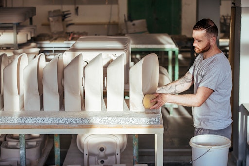 Vorschau Bild von Handwerkliche Verarbeitung von Keramik am Standort Gmunden