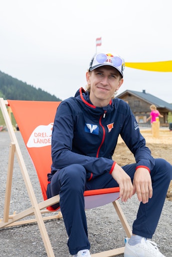 „Mit Daniel Tschofenig haben wir einen Partner gefunden, der
unsere Werte wie Sportlichkeit, Authentizität und
Heimatverbundenheit perfekt repräsentiert“, betont Georg Overs,
Geschäftsführer der Region Villach Tourismus GmbH