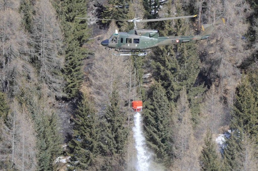 Heereshubschrauber AB212 bei einem Waldbrandeinsatz
