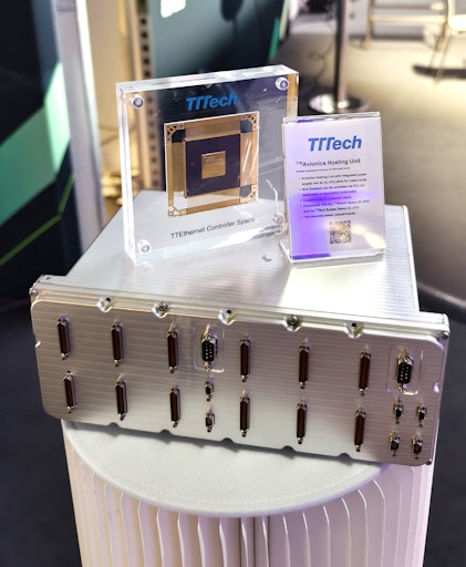 Vorschau Bild von Der TTE-Controller Space (oben) und die TTE-Avionics Core Unit
(unten), die beide im Lunar Gateway eingesetzt werden. Die Avionics
Hosting Unit und ihr wechselndes Innenleben bilden die Basis der mit
Beyond Gravity Austria gemeinsam entwickelten Netzwerk- und
Computing-Plattform.