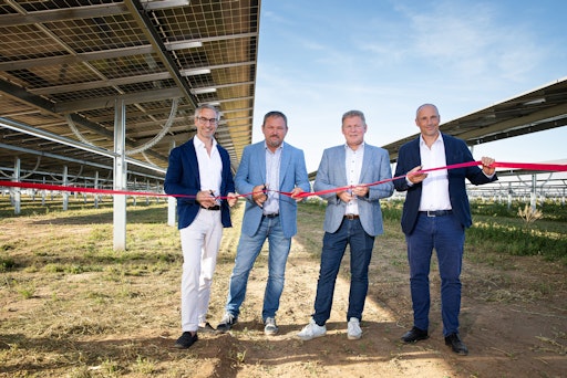 v.l.n.r. Christoph Zurucker-Burda, CFO ImWind, Peter Schaludek,
Bürgermeister Ringelsdorf-Niederabsdorf, Wolfgang Gaida,
Bürgermeister Hohenau an der March, Stephan Langer, Vorstand
Liechtenstein Gruppe