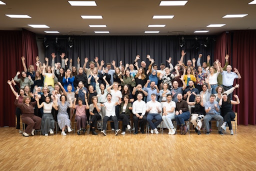  Teach For Austria bietet ein zweijähriges Social Leadership
Programm für ambitionierte Hochschulabsolvent:innen und Career
Changer, die ihre Leadership Skills im Rahmen einer sinnstiftenden
Arbeit im Kindergarten, der Volksschule, oder in der Mittelschule
weiterentwickeln und gesellschaftlichen Impact erzeugen wollen –
begleitet durch persönliches Coaching.