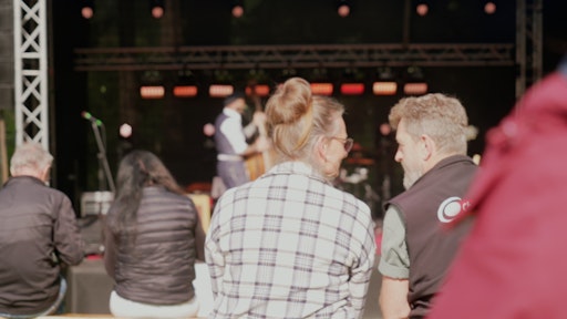 Vorschau Bild von Menschen unterhalten sich beim Folk-Rock-Musikfestival in Loucná
pod Klínovcem. Fotograf: Christophe Gateau // Weiterer Text über ots
und www.presseportal.de/nr/177283 / Die Verwendung dieses Bildes für
redaktionelle Zwecke ist unter Beachtung aller mitgeteilten
Nutzungsbedingungen zulässig und dann auch honorarfrei.
Veröffentlichung ausschließlich mit Bildrechte-Hinweis.