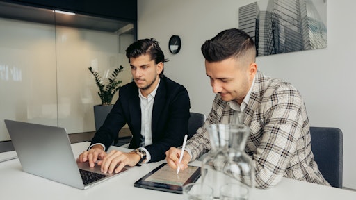 AdVenture Marketing von Johann Knoll und Julian Loos steigert
Bewerberqualität im Handwerk durch digitale Recruiting-Strategien.