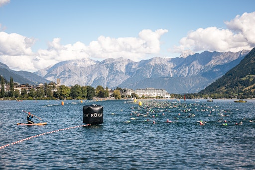 Vorschau Bild von Die Schwimmstrecke vor spektakulärer Bergkulisse im glasklaren
Zeller See