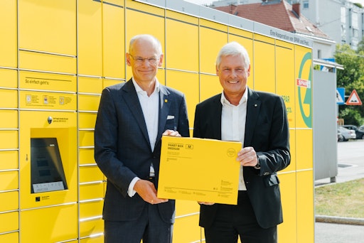 v.l.: Walter Oblin, Generaldirektor, Österreichische Post AG, und
Hans K. Reisch, Vorstandsvorsitzender, SPAR AG, bei der
Inbetriebnahme der neuen Poststation vor dem EUROSPAR-Markt in der
Wiener Sagedergasse