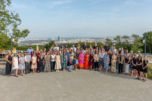 Vorschau Bild von RTK-Sommerfest im Weitsicht Cobenzl: Ausstellerinnen und
Aussteller mit dem RTK-Team