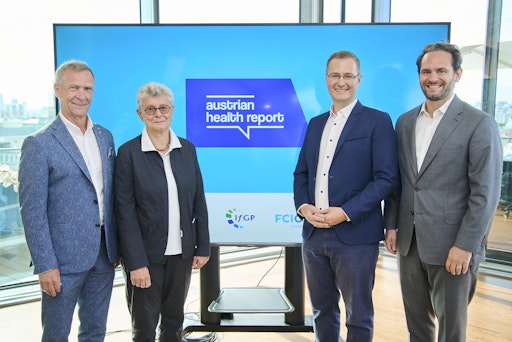 v. l. n. r.: Dr. Reinhard Raml, Dr. Ulrike Holzgrabe, Dr. Walter
Feichtinger, Marco Pucci