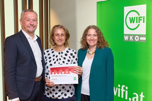 https://www.apa-fotoservice.at/galerie/39442 Im Bild v.l.n.r.:
Mag. Markus Raml (Kurator WIFI Österreich), Mag. Tatjana Baborek
(Institutsleiterin WIFI Österreich), Mag. Melina Schneider
(Abteilungsleiterin Bildungspolitik, WKÖ)
