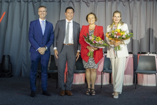 Vorschau Bild von Mit dem Titel „Gemeinsam erfolgreich – Verantwortung, Wachstum,
Zukunft“ diskutierten Mag. Michaela Roither (CEO
Industriellenvereinigung NÖ), MMag. Andrea Raffaseder (COO Chief
Operations Officer der USM und COO Umdaschgroup), Herbert Traxler
(CEO - Member of the Management Board LKW WALTER Internationale
Transportorganisation AG) sowie Mag. Oskar Zettl (Managing Director
Toyota Material Handling Austria) über die Bedeutung von Solidarität
und Zusammenarbeit in herausfordernden Zeiten.