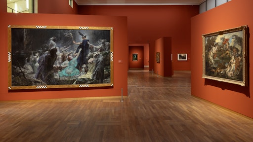 Vorschau Bild von Ausstellungsansicht "Verborgene Moderne" im Leopold Museum, im
Vordergrund links: ADOLF HIRÉMY-HIRSCHL (1860–1933), Die Seelen am
Acheron, 1898 Öl auf Leinwand, 215 × 340 cm, Belvedere, Wien, Foto:
Belvedere, Wien/Johannes Stoll; im Vordergrund rechts: Hans Canon
(1829–1885), Der Kreislauf des Lebens, 1885, Öl auf Leinwand, 132 x
132 cm, Leopold Museum, Wien