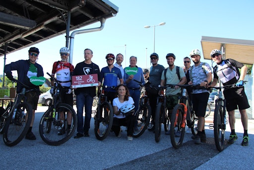 Eröffnung der MTB Tour "Altes Almhaus" beim Bahnhof Köflach mit
Bürgermeistern, Projekt-Beteiligten und Medienvertretern