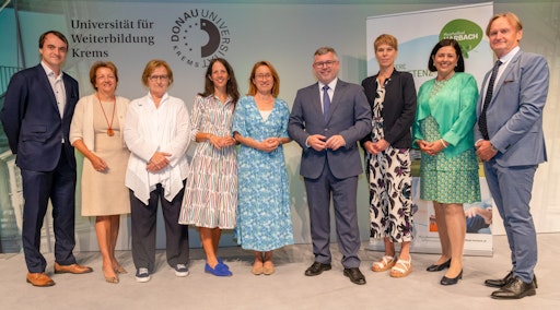 Gruppenfoto mit Kooperationspartnern