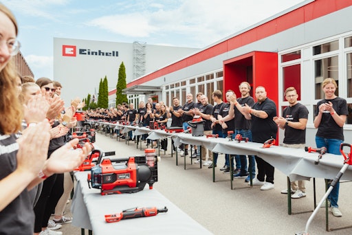 Ein Akku. Ein Team. Ein Weltrekord: Einhell beweist
Systemversprechen der Power X-Change Plattform. // Weiterer Text
über ots und www.presseportal.de/nr/60991 / Die Verwendung dieses
Bildes für redaktionelle Zwecke ist unter Beachtung aller
mitgeteilten Nutzungsbedingungen zulässig und dann auch honorarfrei.
Veröffentlichung ausschließlich mit Bildrechte-Hinweis.