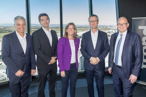 Bild 01: Die Diskussionsteilnehmer (v. l.:): Oliver Schmerold,
Präsident Autoklub Slovakia; Alexander Reissner, CEO Enpulsion;
Manuela Waldner, CFO ÖBB-Holding AG; Oliver Judex, stellvertretender
Chefredakteur des Wirtschaftsmagazins trend und Julian Jäger,
Vorstand des Flughafen Wien © Christian Mikes