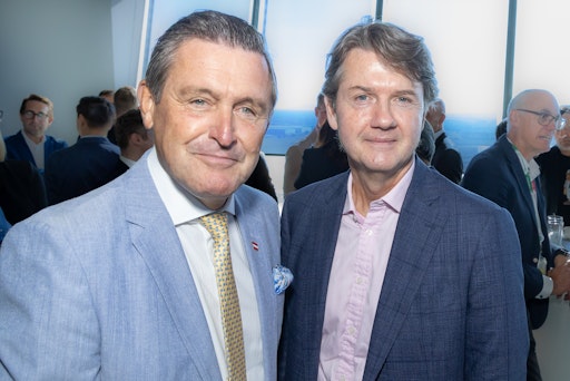 Vorschau Bild von Bild 02: Peter Hanke, Bundesminister für Innovation, Mobilität
und Infrastruktur; Gerald Fleischmann, Generaldirektor der VOLKSBANK
WIEN AG und Sprecher des Volksbanken-Verbundes © Christian Mikes