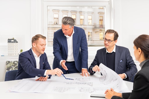 Vorschau Bild von Persönliche Beratung auf Augenhöhe – die 3SI Immogroup begleitet
Käufer Schritt für Schritt zur maßgeschneiderten Traumwohnung.
