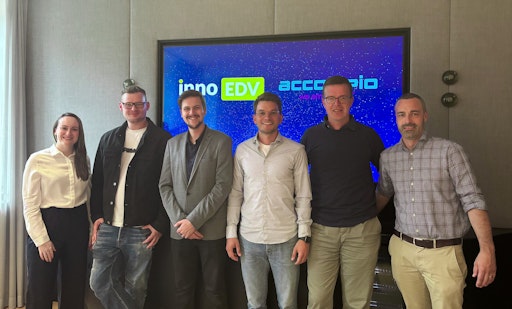 v.l.n.r. Katrin Wollinger-Zepf (Head of M&A accompio GmbH) Michel
Wagner (Gesellschafter und Head of Sales inno-EDV) Manuel Engl
(Gesellschafter und Geschäftsführer inno-EDV) Lukas Schmelcher
(Gesellschafter inno-EDV) Georg Willig (CFO accomplish GmbH) Felix
Zöbisch (CSO accompio GmbH) // Weiterer Text über ots und
www.presseportal.de/nr/171576 / Die Verwendung dieses Bildes für
redaktionelle Zwecke ist unter Beachtung aller mitgeteilten
Nutzungsbedingungen zulässig und dann auch honorarfrei.
Veröffentlichung ausschließlich mit Bildrechte-Hinweis.