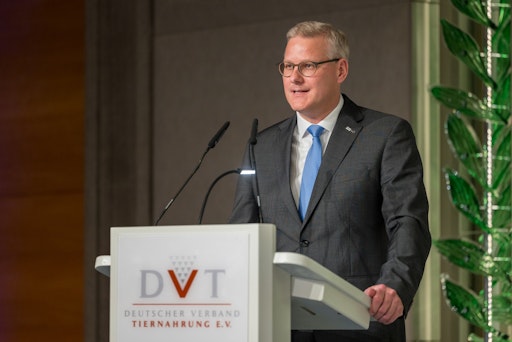 DVT-Präsident Cord Schiplage eröffnet die 25. DVT-Jahrestagung in
Berlin. // Weiterer Text über ots und www.presseportal.de/nr/45468 /
Die Verwendung dieses Bildes für redaktionelle Zwecke ist unter
Beachtung aller mitgeteilten Nutzungsbedingungen zulässig und dann
auch honorarfrei. Veröffentlichung ausschließlich mit
Bildrechte-Hinweis.
