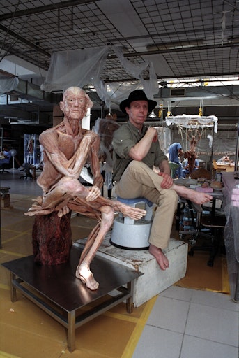 Gunther von Hagens mit dem Ganzkörperplastinat "The Ponderer" //
Weiterer Text über ots und www.presseportal.de/nr/61788 / Die
Verwendung dieses Bildes für redaktionelle Zwecke ist unter
Beachtung aller mitgeteilten Nutzungsbedingungen zulässig und dann
auch honorarfrei. Veröffentlichung ausschließlich mit
Bildrechte-Hinweis.