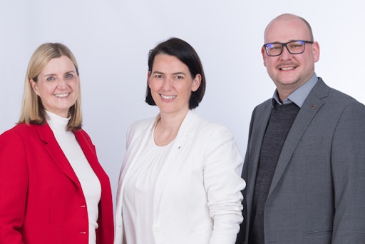  Das bewährte Führungsduo Daniela Kampfl und Patrick Taxacher mit
Landesobfrau Barbara Thaler.