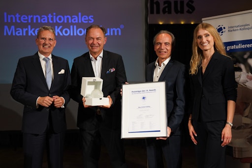 Mag. Gerhard Schilling, Geschäftsführer der Almdudler-Limonade A.
& S. Klein GmbH & Co KG erhält den 14. Award des Internationalen
Marken-Kolloquiums. // Weiterer Text über ots und
www.presseportal.de/nr/164957 / Die Verwendung dieses Bildes für
redaktionelle Zwecke ist unter Beachtung aller mitgeteilten
Nutzungsbedingungen zulässig und dann auch honorarfrei.
Veröffentlichung ausschließlich mit Bildrechte-Hinweis.