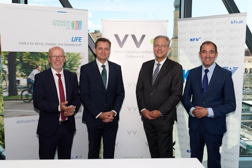 https://www.apa-fotoservice.at/galerie/39351 V.L.N.R.: Mag.
Christian Elter (Generalsekretär VVO), Mag. Dr. Franz Prettenthaler
(Direktor, Life, Joanneum Research), Mag. Klaus Scheitele
(Vize-Präsident, VVO), Mag. Christian Schmanofsky (Direktor KFV)