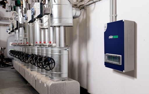 ista HeatPilot ist die intelligente Lösung zur Optimierung von
Heizungsanlagen im Bestand. Das System zeichnet sich durch hohe
Kompatibilität mit gängigen Anlagentypen aus und gewährleistet einen
dauerhaft effizienten Betrieb. Neben der automatischen Regelung
bietet der HeatPilot umfassende Monitoring-Funktionen,
Remote-Zugriff sowie eine integrierte Alarmierung zur frühzeitigen
Störungserkennung. Das Angebot umfasst Hardware, Software und
Service aus einer Hand – für einen sicheren, nachhaltigen und
wirtschaftlichen Heizungsbetrieb.
