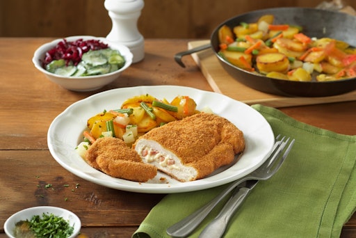 Das Bergsteiger Cordon bleu mit Erdäpfel-Gemüseschmarren mit 100%
Fleisch aus Österreich.