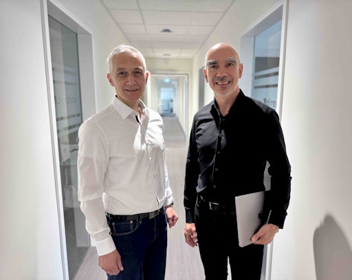 Die Geschäftsführer der new direction GmbH, Michael Robert Biber
(rechts) und Stephan Weber (links), in den Räumlichkeiten des
Unternehmens. // Weiterer Text über ots und
www.presseportal.de/nr/180976 / Die Verwendung dieses Bildes für
redaktionelle Zwecke ist unter Beachtung aller mitgeteilten
Nutzungsbedingungen zulässig und dann auch honorarfrei.
Veröffentlichung ausschließlich mit Bildrechte-Hinweis.