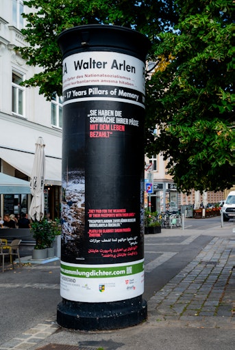 Vorschau Bild von Die Säulen der Erinnerung stehen nun bis Ende Oktober ganz im
Zeichen der verstorbenen Menschen auf der Balkanroute.