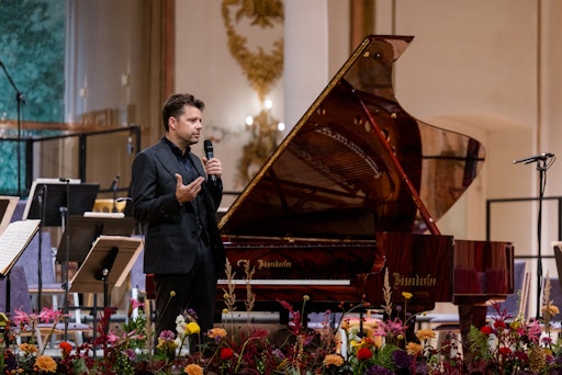 Vorschau Bild von Intendant Julian Rachlin