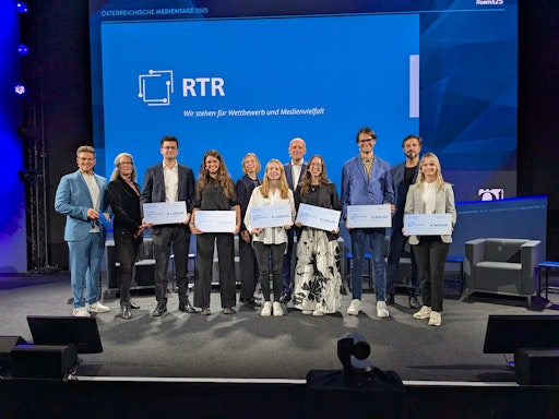 Preisträgerinnen, Jury, Moderator und Initiator des
„Wissenschaftspreis für Medienwandel & Transformation“, Mag.
Wolfgang Struber (RTR Medien, 5. v.r.)