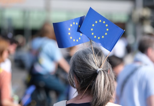 ChatEurope liefert seit Juli präzise und verlässliche Antworten
auf Fragen zur EU. Das Foto zeigt die Teilnehmerin einer
Demonstration 2024 in Leipzig. Foto: picture alliance/dpa/Sebastian
Willnow // Weiterer Text über ots und www.presseportal.de/nr/179927
/ Die Verwendung dieses Bildes für redaktionelle Zwecke ist unter
Beachtung aller mitgeteilten Nutzungsbedingungen zulässig und dann
auch honorarfrei. Veröffentlichung ausschließlich mit
Bildrechte-Hinweis.