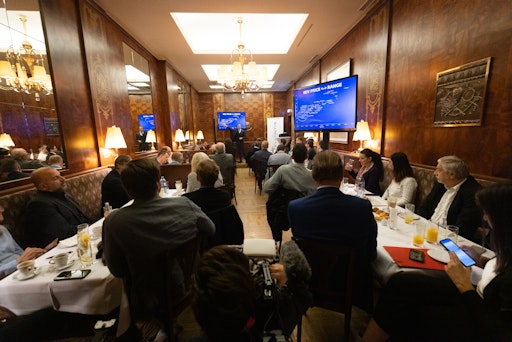 Vorschau Bild von Stellantis Pressekonferenz zum Thema "Elektromobilität im
Wandel?"