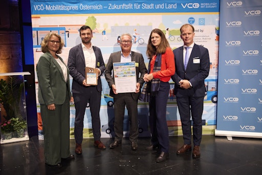 https://www.apa-fotoservice.at/galerie/39515 Ulla Rasmussen (VCÖ
- Mobilität mit Zukunft), Andreas Winkler (Verkehrsverbund
Steiermark), Peter Gspaltl (Verkehrsverbund Steiermark), Vera
Hofbauer (BMIMI), Klaus Garstenauer (ÖBB-Personenverkehr AG)