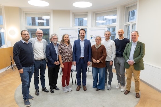 Vorschau Bild von Bildungsminister Christoph Wiederkehr mit dem ABÖ-Vorstand