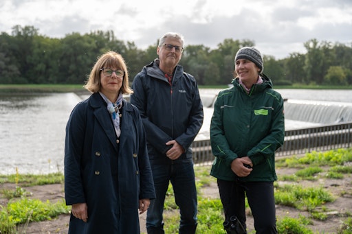 Das Projektteam (l-r): Françoise Erb-Marchal (Leiterin der
Umweltbehörde DREAL), Christian Blum (Leadpartner des Projekts aus
der Region Grand Est), Dr. Bettina Saier (Direktorin der
Ökologischen Station Taubergießen) // Weiterer Text über ots und
www.presseportal.de/nr/177283 / Die Verwendung dieses Bildes für
redaktionelle Zwecke ist unter Beachtung aller mitgeteilten
Nutzungsbedingungen zulässig und dann auch honorarfrei.
Veröffentlichung ausschließlich mit Bildrechte-Hinweis.
