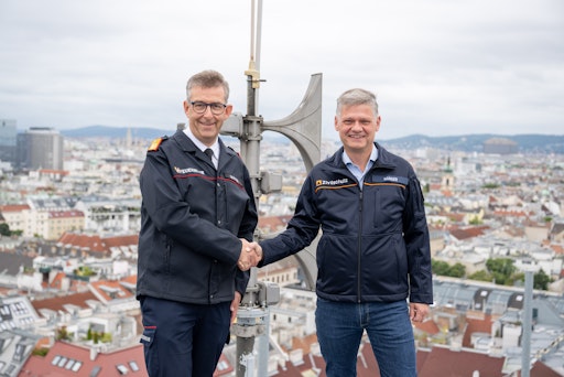 Vorschau Bild von Bundesfeuerwehrverband-Präsident Robert Mayer (li.) und
ÖZSV-Präsident Andreas Hanger (re.)