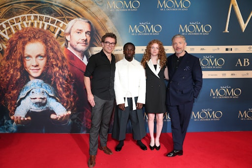 MUNICH, GERMANY - SEPTEMBER 28: Christian Ditter, Araloyin
Oshunremi, Alexa Goodall, Martin Freeman during the premiere of the
movie "Momo" at Mathäser Filmpalast on September 28, 2025 in Munich,
Germany. (Photo by G. Schober/Getty Images/ PR for Constantin Film)
// Weiterer Text über ots und www.presseportal.de/nr/12946 / Die
Verwendung dieses Bildes für redaktionelle Zwecke ist unter
Beachtung aller mitgeteilten Nutzungsbedingungen zulässig und dann
auch honorarfrei. Veröffentlichung ausschließlich mit
Bildrechte-Hinweis.