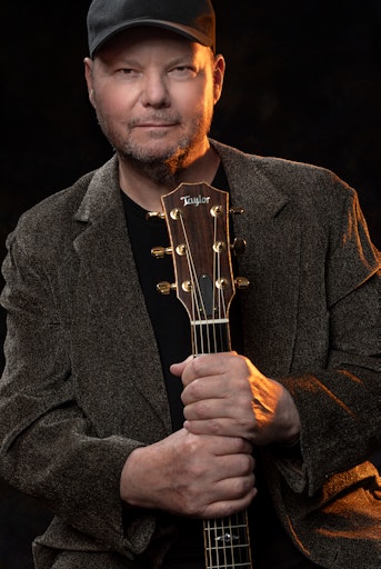 Vorschau Bild von Christopher Cross mit seiner Gitarre
