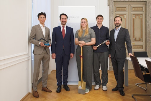 V.l.n.r.: Oliver Szücs, BM Christoph Wiederkehr, Eva Brandt,
Sebastian Zöttl und OeAD-GF Jakob Calice