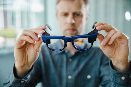 Geometric Reflective Waveguides: Jetzt in großem Maßstab
verfügbar. Foto: SCHOTT // Weiterer Text über ots und
www.presseportal.de/nr/23114 / Die Verwendung dieses Bildes für
redaktionelle Zwecke ist unter Beachtung aller mitgeteilten
Nutzungsbedingungen zulässig und dann auch honorarfrei.
Veröffentlichung ausschließlich mit Bildrechte-Hinweis.