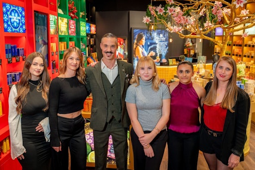 Vorschau Bild von Roland Holdosi und sein Team