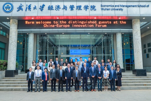 Gruppenbild des 1. China-Europe Innovation Forums „Global
Challenges & Joint Solutions“ ©School of Economics and Management,
Wuhan University
