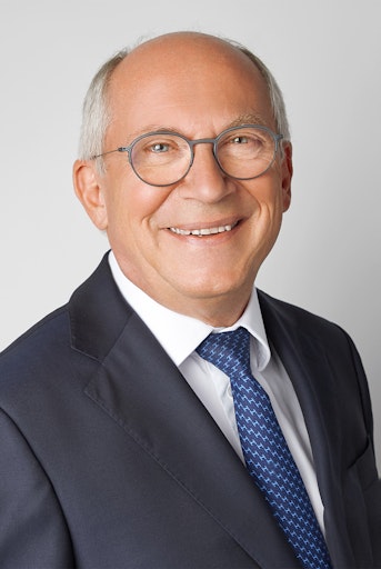  Prim. Dr. Josef F. Macher wurde als Präsident des Verbands der
Privatkrankenanstalten Österreichs bestätigt.