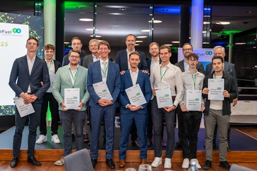  Die Young Scientists Awards 2025 wurden in den Kategorien
Sonderpreis Future Young Scientists – Sponsorpartner Rexel Austria,
Bachelor- und Masterarbeiten – Sponsorpartner AVL List und
Fachverband der Fahrschulen und des Allgemeinen Verkehrs, sowie
Dissertationen – Sponsorpartner EnergieDirekt Austria, Wolfgang
Denzel Auto, Verbund Green Hydrogen, Gebrüder Weiss, Geschäftsstelle
Bau der Bundesinnung Bau und des Fachverbandes der Bauindustrie,
vergeben