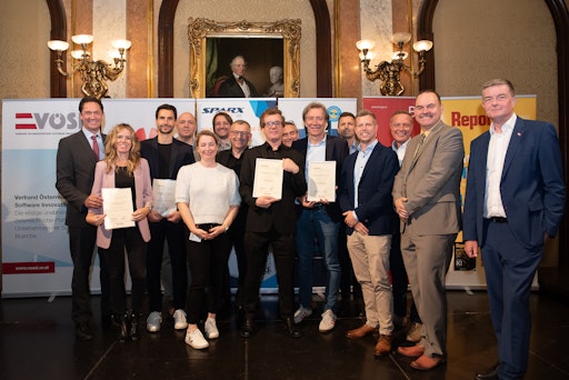 Vertreter:innen von BKA, BRZ und Report Verlag bei der
Preisverleihung des eAwards 2025.
